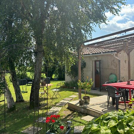 Studio En Auvergne Le Ruisseau Apartment Saint-Priest-Bramefant Exterior photo